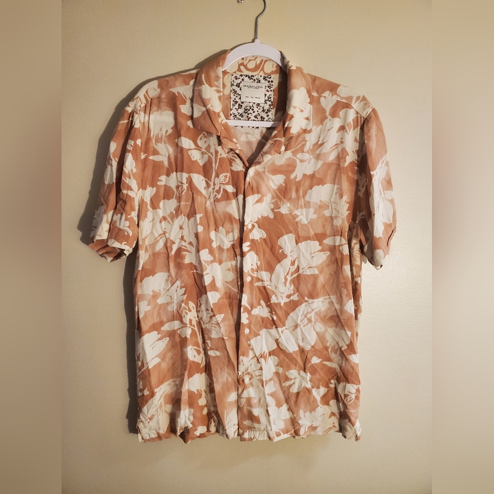 Denim & Flower Peach And White Floral Casual Button Down ShortSleeve Shirt Large
